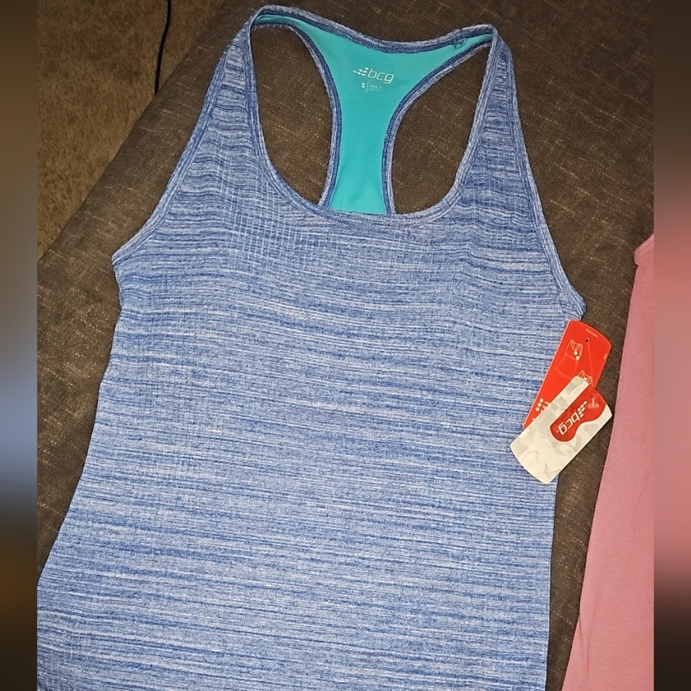 (2 pieces) Women's Training Bra Tank & Women's Lifestyle Solid Signature Tank